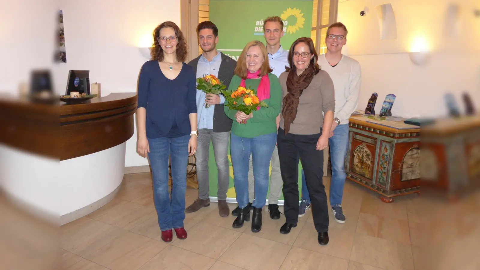 Die Mitglieder des Vorstandes (v.l.): Marion Seitz, Simon Melardi, Sabine Maier, Valentin Wiedenhofer, Jacqueline Reddig und Robert Bayer. (Foto: Partei)