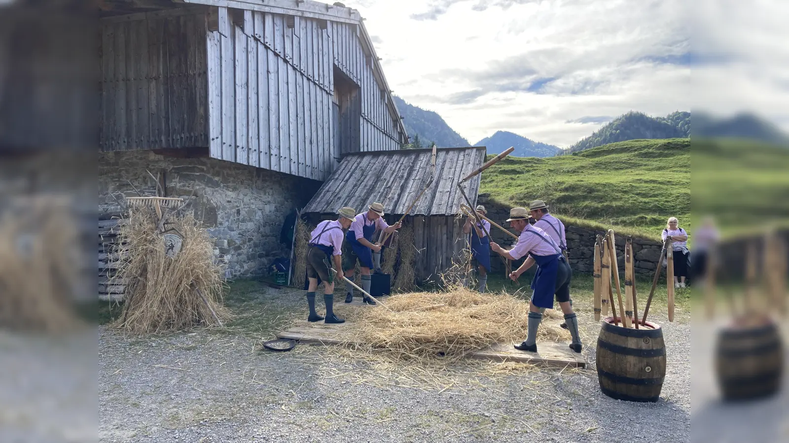 Korndreschen im Takt. (Foto: Markus Wasmeier)