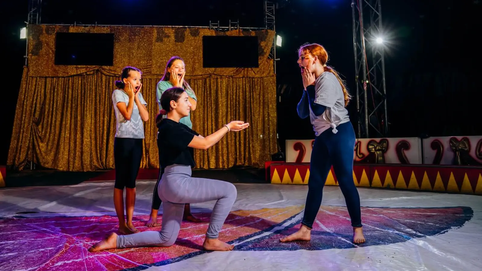 Einfach mal jemand anderes sein: Im Schauspiel-Workshop haben Kids im Alter von 7 bis 13 Jahren die Möglichkeit dazu. (Foto: Mokati Fotos und Film OHG/ Andreas Pfaller)