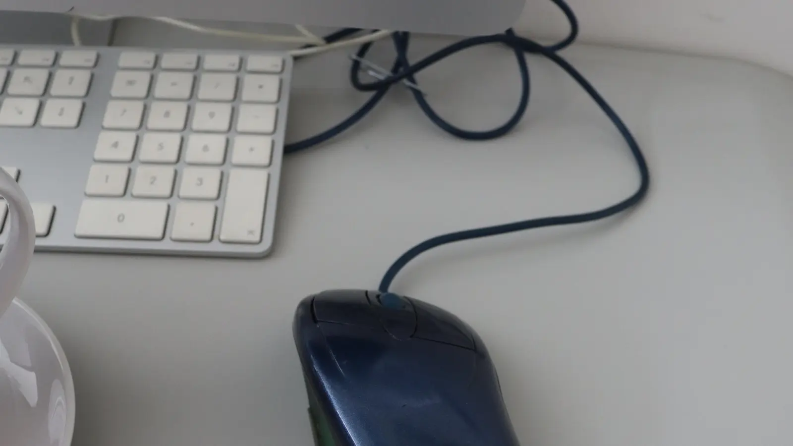 An modernem Equipment werden die Teilnehmer der beiden Senioren-PC-Kurse unterrichtet.  (Foto: mha)