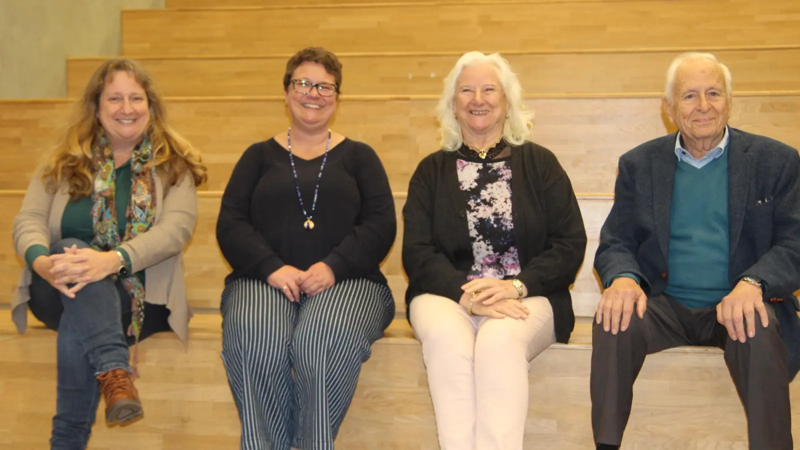 Eine Jury aus Mitgliedern des BA schlug die Kandidaten für die Ehrung „ausgezeichnetes Laim“ vor. Vier der sechs Jurymitglieder: Alexandra Gaßmann, Manuela Sauer, Margit Meier und Peter Stöckle (v. l.). (Foto: kö)