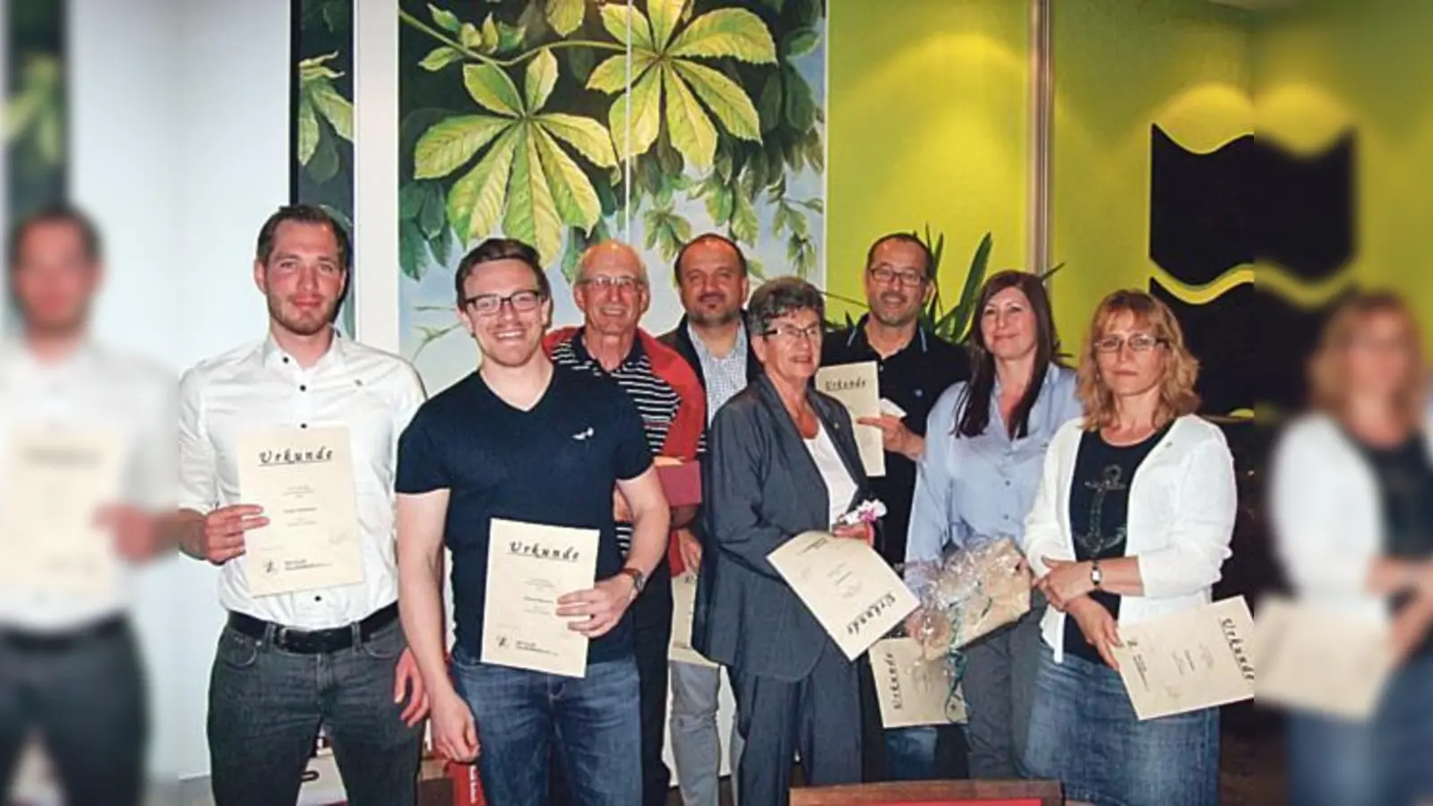 Der Vorstand des SCF: Stefan Mühlbauer, Michael Riederer, Leonhard Torggler, Robert Bauer, Gertrud Bauer, Christian Bauer, Christine Bauer, und Cäcilia Huber (v. li.). 	 (Foto: Verein)