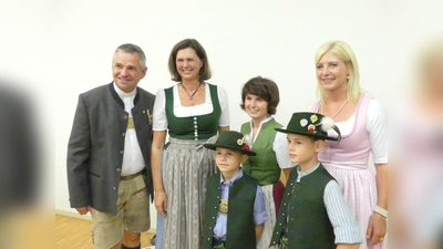 Landtagspräsidentin Ilse Aigner (2. v. r.) kam als polischer Ehrengast zum 600-jährigen Jubiläum der Wallfahrt in Maria Thalheim.  (Foto: MdL)