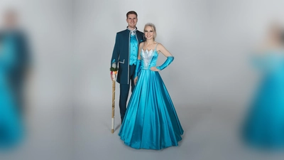 Prinz Maximilian II. und Prinzessin Bettina II. vom Moosacher Faschingsclub gratulieren herzlich zum Jubiläum. (Foto: H. Staudinger)