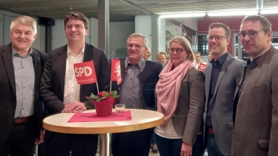 Trafen sich beim Empfang der SPD Peißenberg (von links): Michael Asam (Bezirksrat), Florian von Brunn (Vorsitzender Bayern-SPD), Ludwig Paulus (Vorsitzender SPD Peißenberg), Christiane Feichtmeier (MdL), Dominik Streit (Kreisvorstand) sowie Robert Halbritter (2. Bürgermeister). (Foto: SPD)