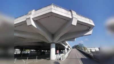Das Parkdeck an der Aidenbachstraße wird abgerissen und neu gebaut. (Foto: job)