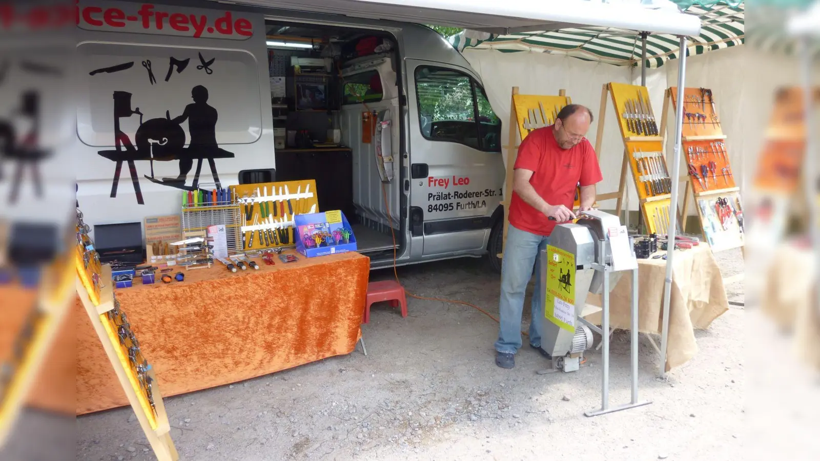 Leo Frey kommt mit seinem mobilen Schleifstand am 18. September auf den Wochenmarkt nach Poing.  (Foto: privat)