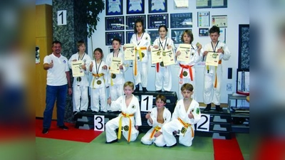 Die Karate- und Jiu-Jitsu-Kämpfer der Sportschule-SDS in Martinsried. (Foto: pi)