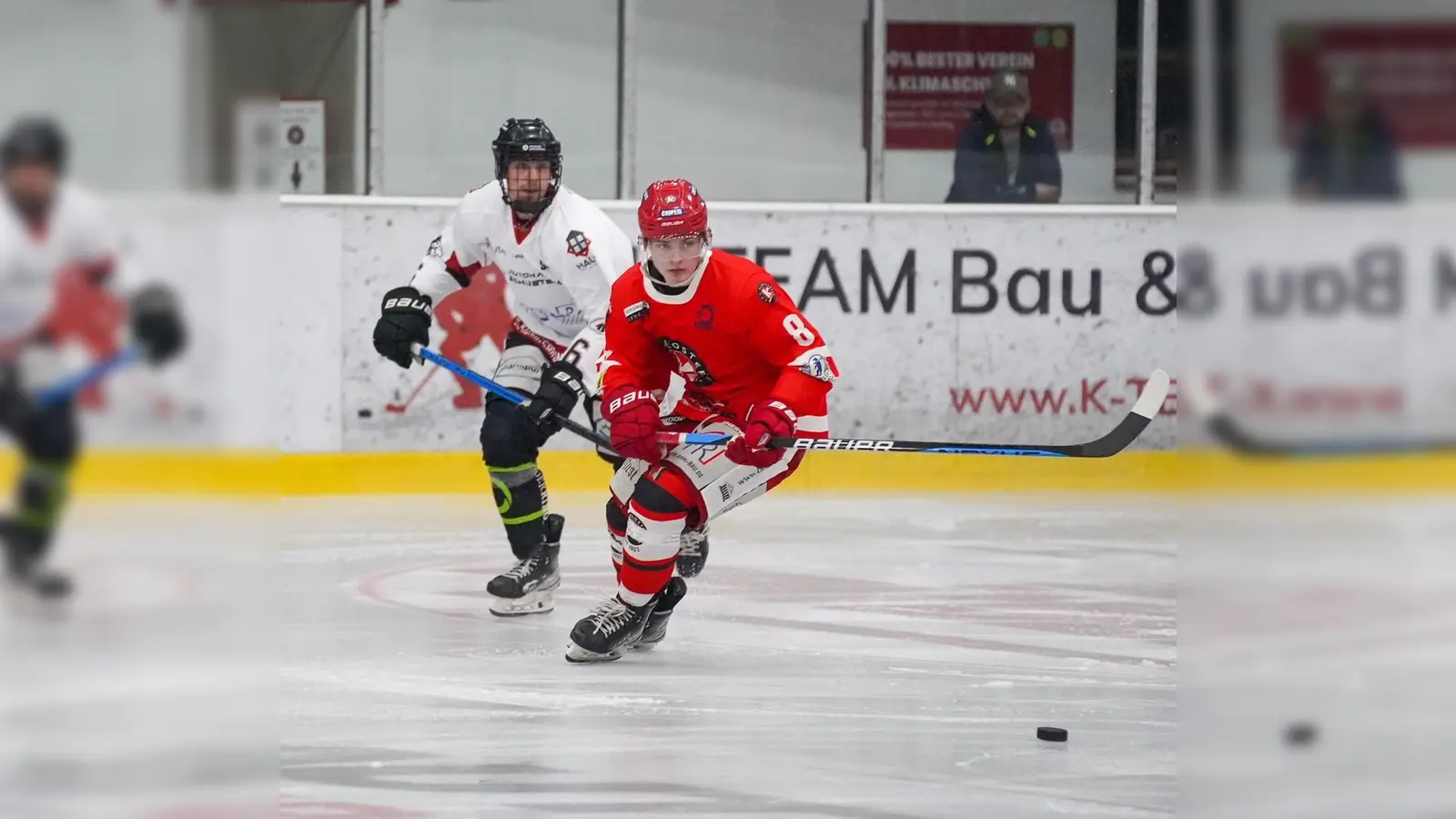 Stürmer Marc Bosecker erzielte beim letzten Testspiel des EHC Klostersee bei den Königsbrunn Pinguinen das 1:2. (Foto: smg)