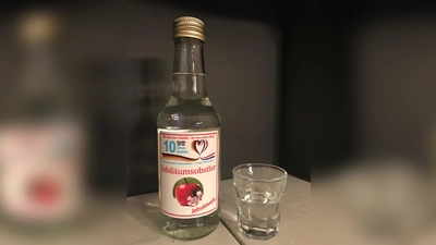 Beim nächsten Stammtisch am 13. Februar präsentiert der Trogir-Verein seinen Jubiläums-Obstler. (Foto: Verein)