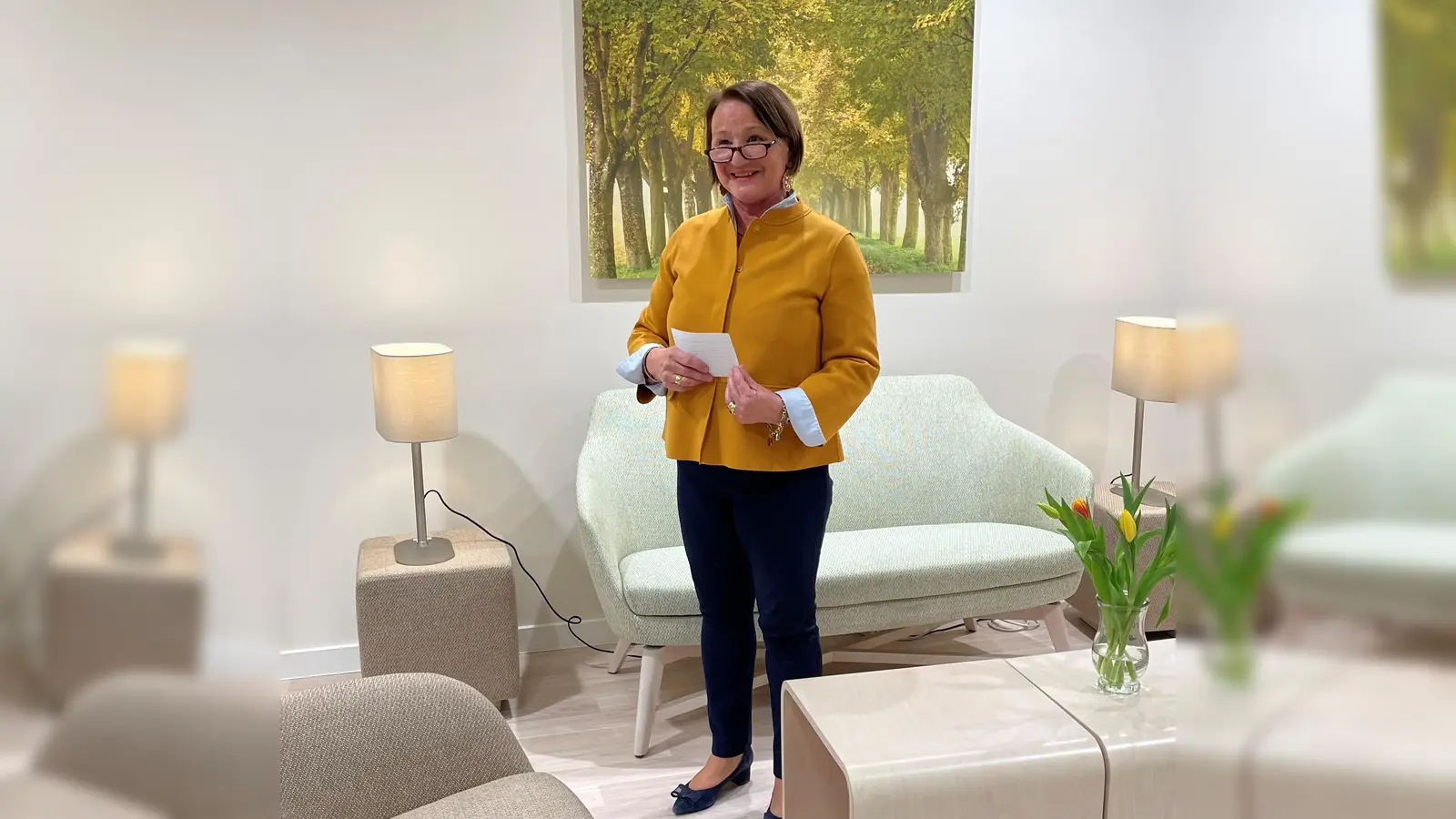 Verena von Plettenberg gewährte beim Pre-Opening der Palliativstation den Gönnern und Spendern einen Einblick in die neuen Räumlichkeiten. (Foto: hw)