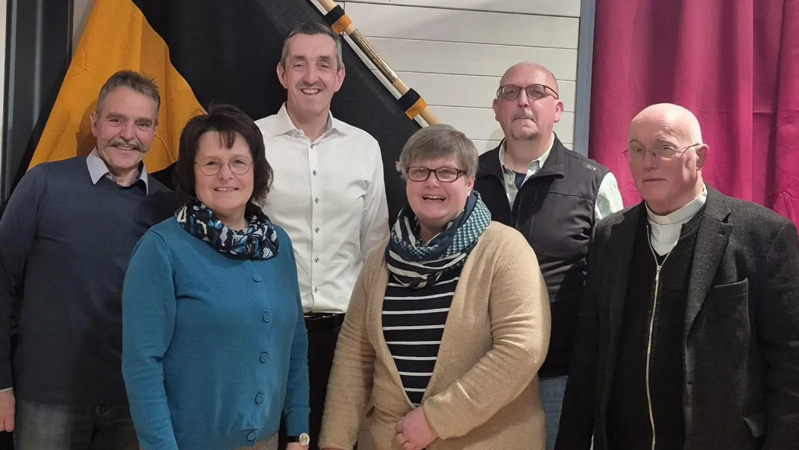 Bilden den Vorstand der Kolpingsfamilie Höhenrain (v.l.): Elmar Buchner (Kassier), Helga Müller (2. Vorsitzende), Markus Pfeiffer (1. Vorsitzender), Elke Diehl-Skell (Geistliche Leitung), Robert Stefke (Kultur und Freizeit) und Pater Joseph Posch (Präses).  (Foto: Kolpingsfamilie Höhenrain)