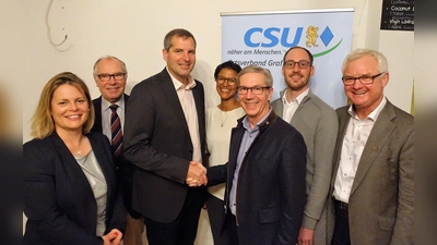 Elli Huber, Rainer Poßmann, Christian Bauer, Michele Ludewig, Florian Wieser, Johann Gschwendtner und Dr. Josef Rothmoser (v. li). (Foto: CSU)