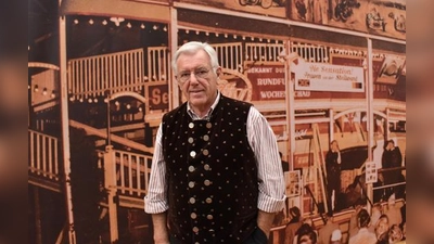 Moderator ist wie gehabt Gerhard Holz.  (Foto: Daniel Mielcarek)