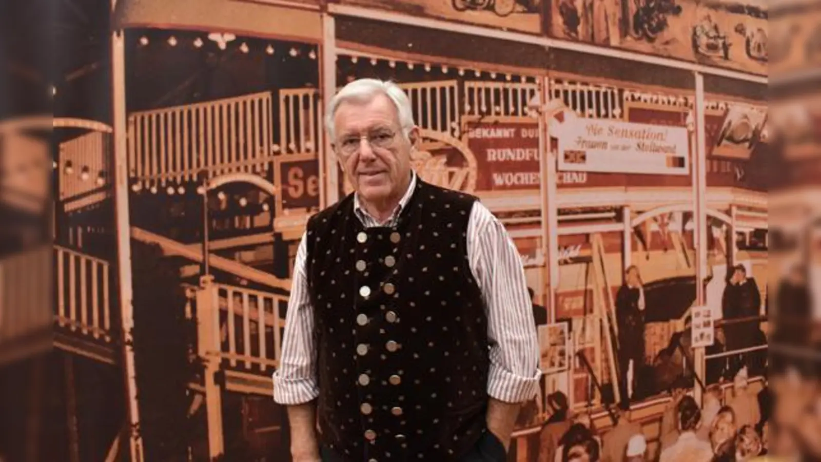 Moderator ist wie gehabt Gerhard Holz.  (Foto: Daniel Mielcarek)