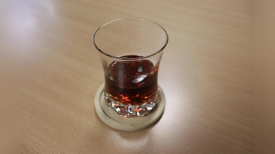 A Glaserl Wein und Kaas dazu: Das gibt es bei der Verkostung am 20. August im ASZ.  (Symbolbild: mha)