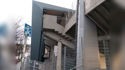 In der Nähe des Stadions an der Grünwalder Straße wurden zwei Jugendlichen Fan-Artikel geraubt.  (Foto: bas)