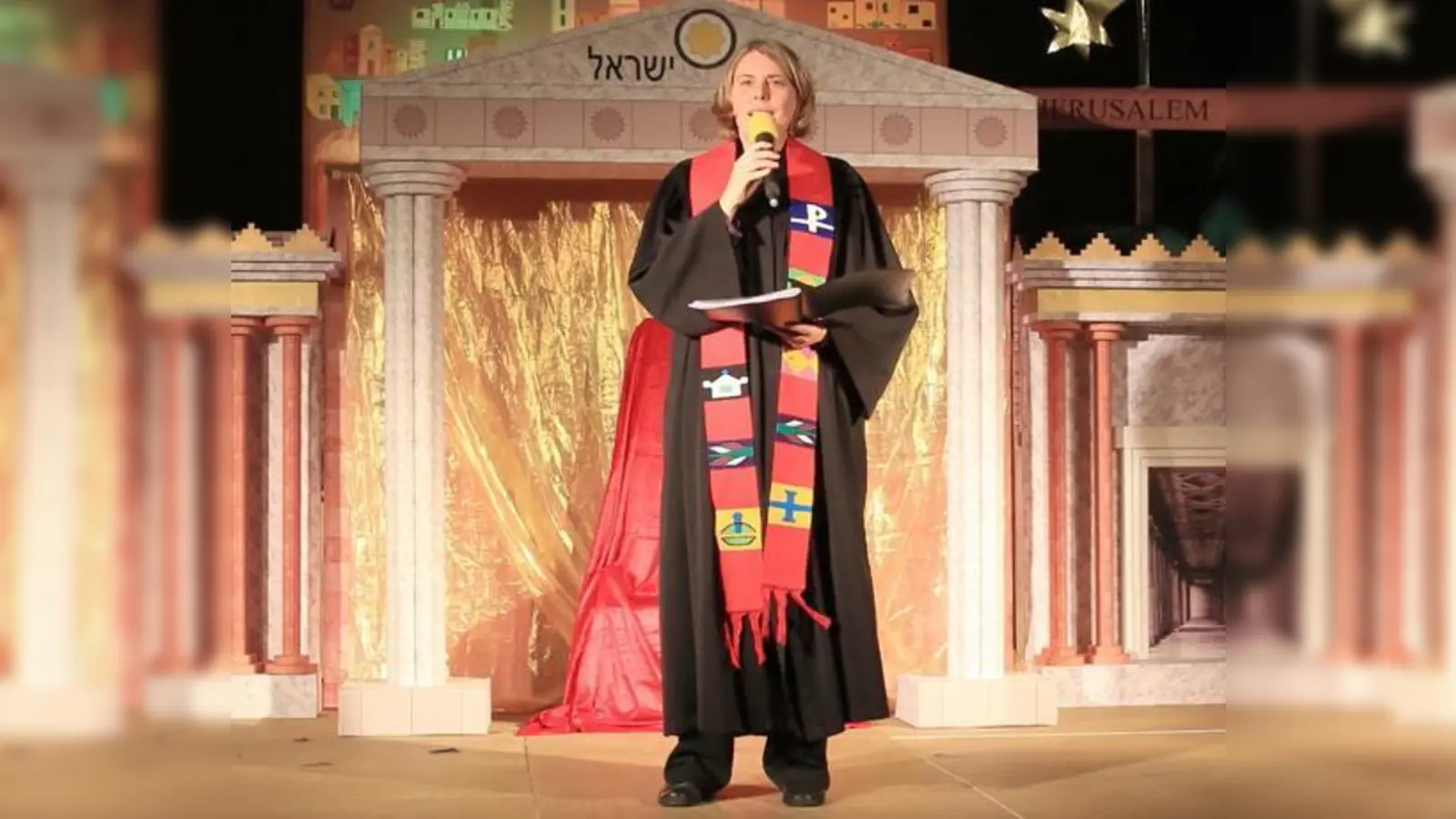 Pfarrerin Ulrike Feher von der Sophienkirche, geht gemeinsam mit ihren Konfirmaden an Weihnachten auf Spurensuche.  (Foto: gerduli)