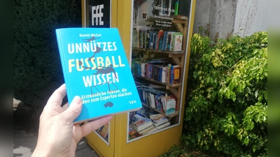 Für Fußballnerds und solche, die es werden wollen: gefunden im Bücherschrank in der Fasanerie. (Foto: tab)