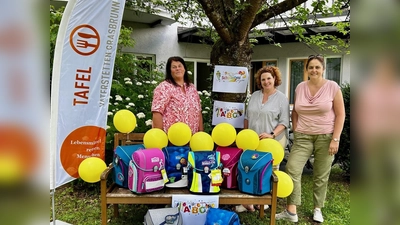 Freuten sich die schönen Schulranzen an bedürftige Kinder verteilen zu dürfen: Carmen Ziegler, Maya Riffeser und Sabine Pillau. (Foto: NbH Vaterstetten-Grasbrunn)