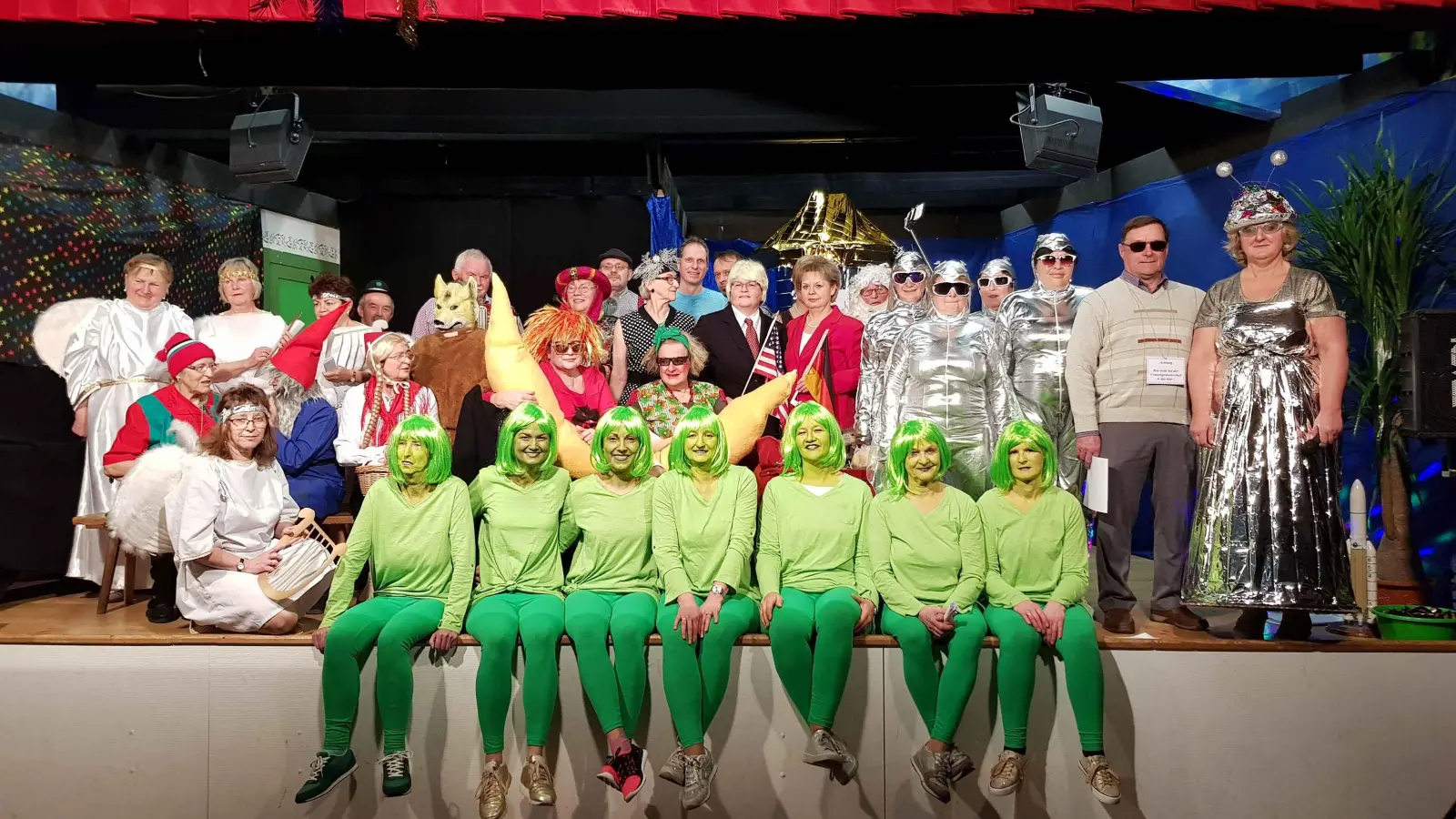 Der Weiberfasching in Hohenlinden genießt Kultstatus. (Foto: VA)