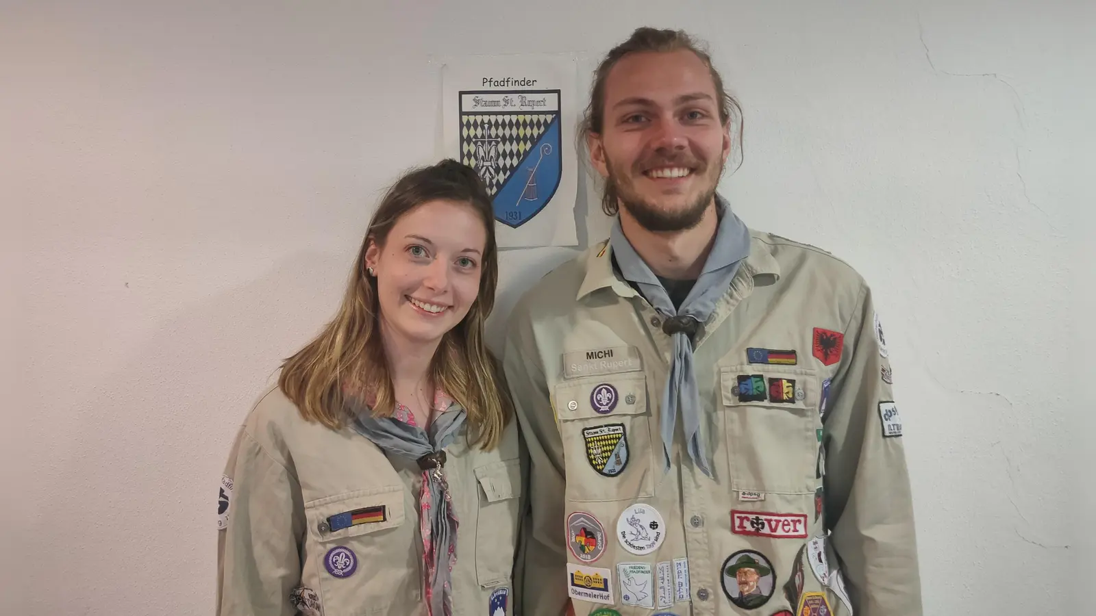 Die Pfadfinder laden zum Fest am Samstag, 16. Juli ein. Im Bild: Magdalena „Maggi“ Auer (24) und Michael „Michi“ Leutbecher (24) gehören zum dreiköpfigen Team des Stammesvorstandes der Pfadfinder St. Rupert. (Foto: Stamm St. Rupert)