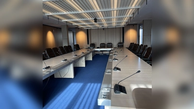 Der große Sitzungssaal im Rathaus punktet jetzt mit einer modernen Konferenztechnik (Foto: Birgit Doll)