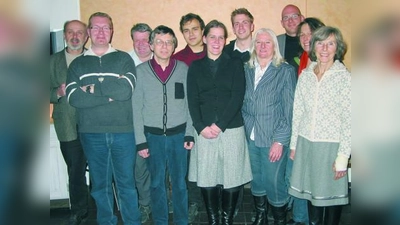 Der neugewählte Vorstand der Laimer SPD (v.l.): Werner Brandl, Gregor Kupfer, Axel Beutler, Turan Fettahoglu, Markus Peller, Verena Dietl, Carsten Kaufmann, Margit Meier, Harald Kraus, Stefanie Junggunst, Martha Mertens. Nicht auf dem Foto: Camilla Kohlpaintner‑Pohl, Karin Brieger und Wilhelm Schmied. (Foto: pi)