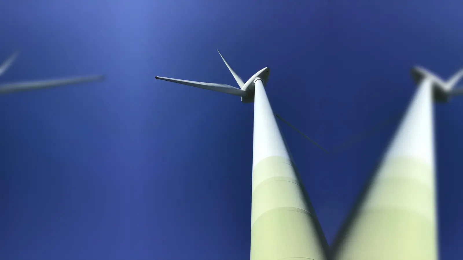 Seit 21 Jahren steht Münchens erste Windkraftanlage auf dem Fröttmaninger Berg - heuer kommt die zweite hinzu. (Foto: Daniel Mielcarek)