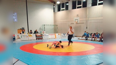 Die Nachwuchsringer vom TSV St. Wolfgang  hier Georg Scheffler im Kampf  siegten gegen Freising.	 (Foto: Verein)