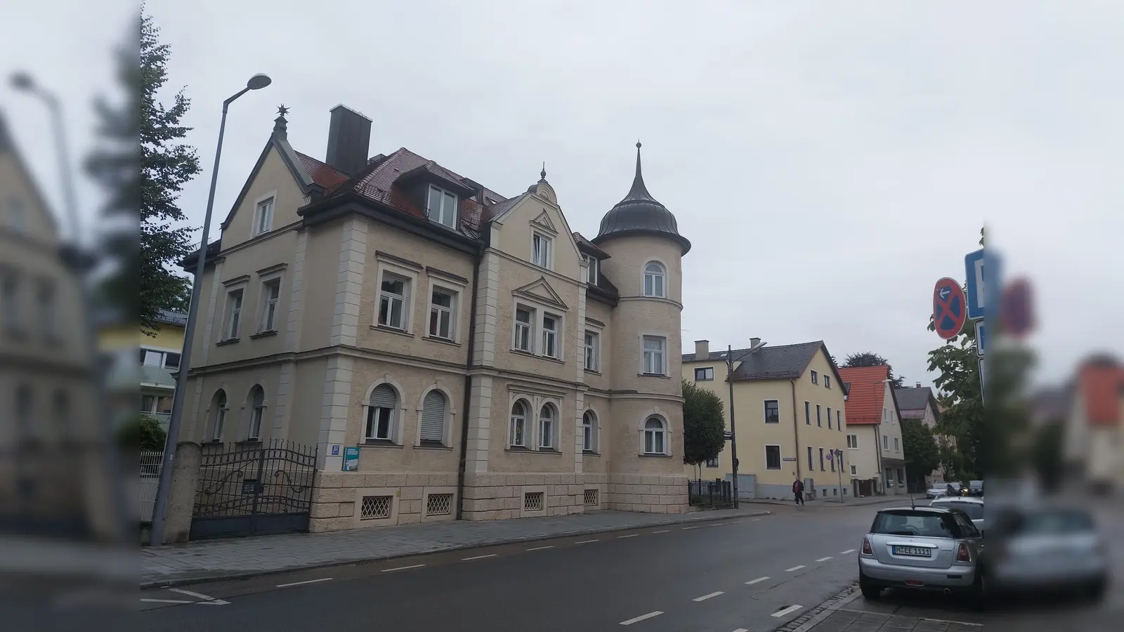 In der Pelkovenstraße findet man viele denkmalgeschützte Häuser – vom Bauernhaus bis zur Villa. (Foto: bas)