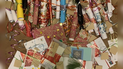 „Gedichte sind die schönsten Geschenke”, finden die Poesieboten aus Giesing. (Foto: poesiebriefkasten.de)