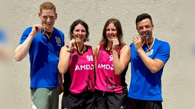 Die vier haben einen neuen Altersklassenrekord erzielt: Daniel Kilian, Tanja und Karina Sommer sowie Leo Endres. (Foto: SSG Neptun Germering)