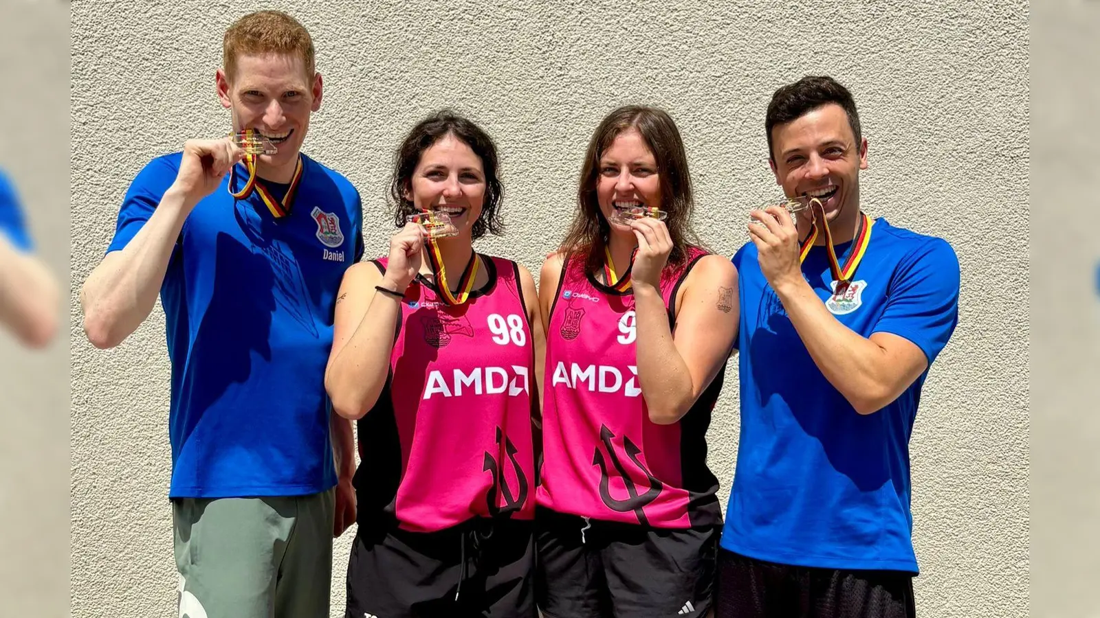 Die vier haben einen neuen Altersklassenrekord erzielt: Daniel Kilian, Tanja und Karina Sommer sowie Leo Endres. (Foto: SSG Neptun Germering)