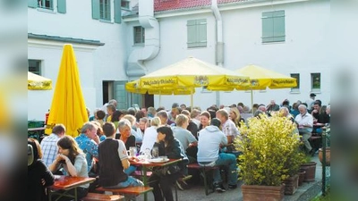 Zahlreiche Besucher kamen bei schönem Wetter zum Sommerfest der Heimstättenbaugenossenschaft Pasing in den Prinzregentgarten. (Foto: pi)