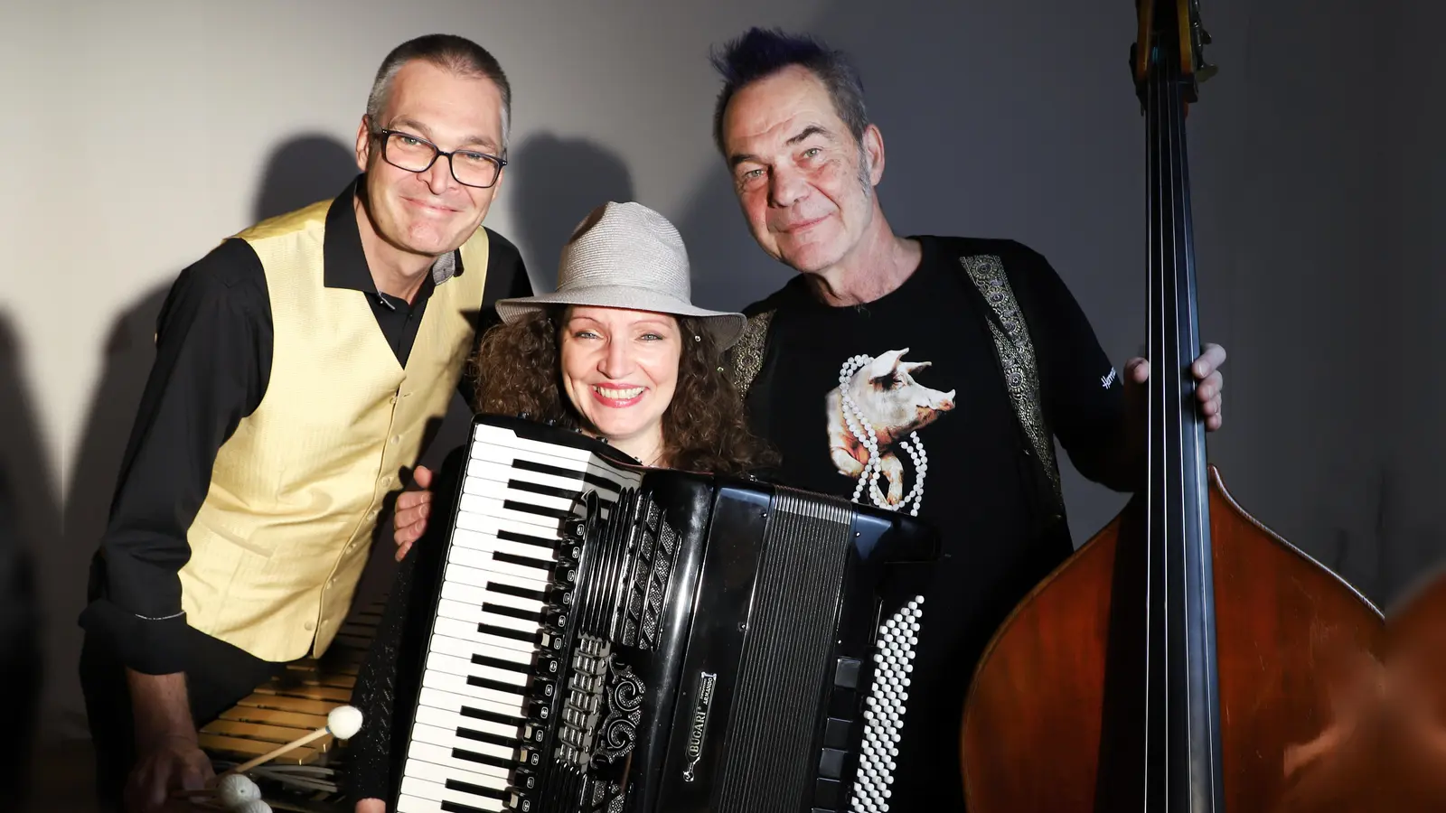 Das Trio Mi.S.S. bringt Carl Orffs Meisterwerk „Carmina Burana” in einer außergewöhnlichen Kleinstbesetzung auf die Bühne des Wasserschlosses. (Foto: Trio Mi.S.S.)