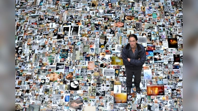 Installation "Bildermeer" von und mit Stefan Hunstein. (Foto: Hannes Magerstaedt, ©Stefan Hunstein)