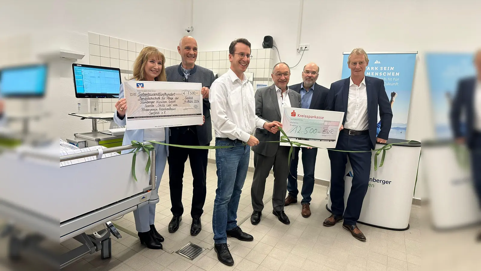 Daniela Matzke (von links), Klaus Kögel, Stefan Frey, Karl Roth, Dr. Thomas Weiler und Wernher Weigert eröffnen feierrlich das Skills-Lab (Foto: Starnberger Kliniken)