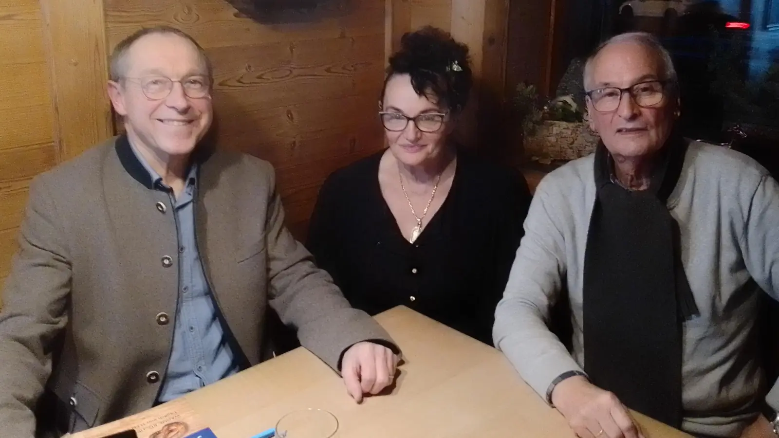  Bezirksrat Max Straßer (links), Rosa Selenic (Mitglied im Bezirksausschuss Laim) und Wolfram Schendel (Vorsitzender des Unterausschusses Bau im Laimer Bezirksausschuss). (Foto: CSU)