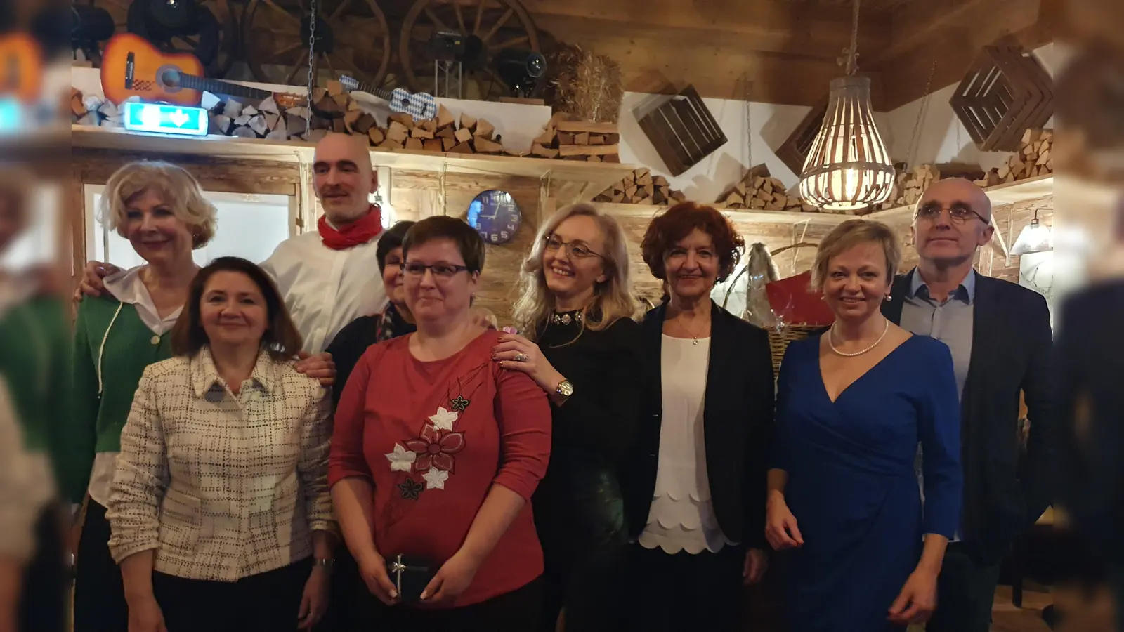 Für ihre langjährige Mitarbeit wurden insgesamt 21 Mitarbeiter bei SeniorenWohnen geehrt.  (Foto: Petra Sachs)