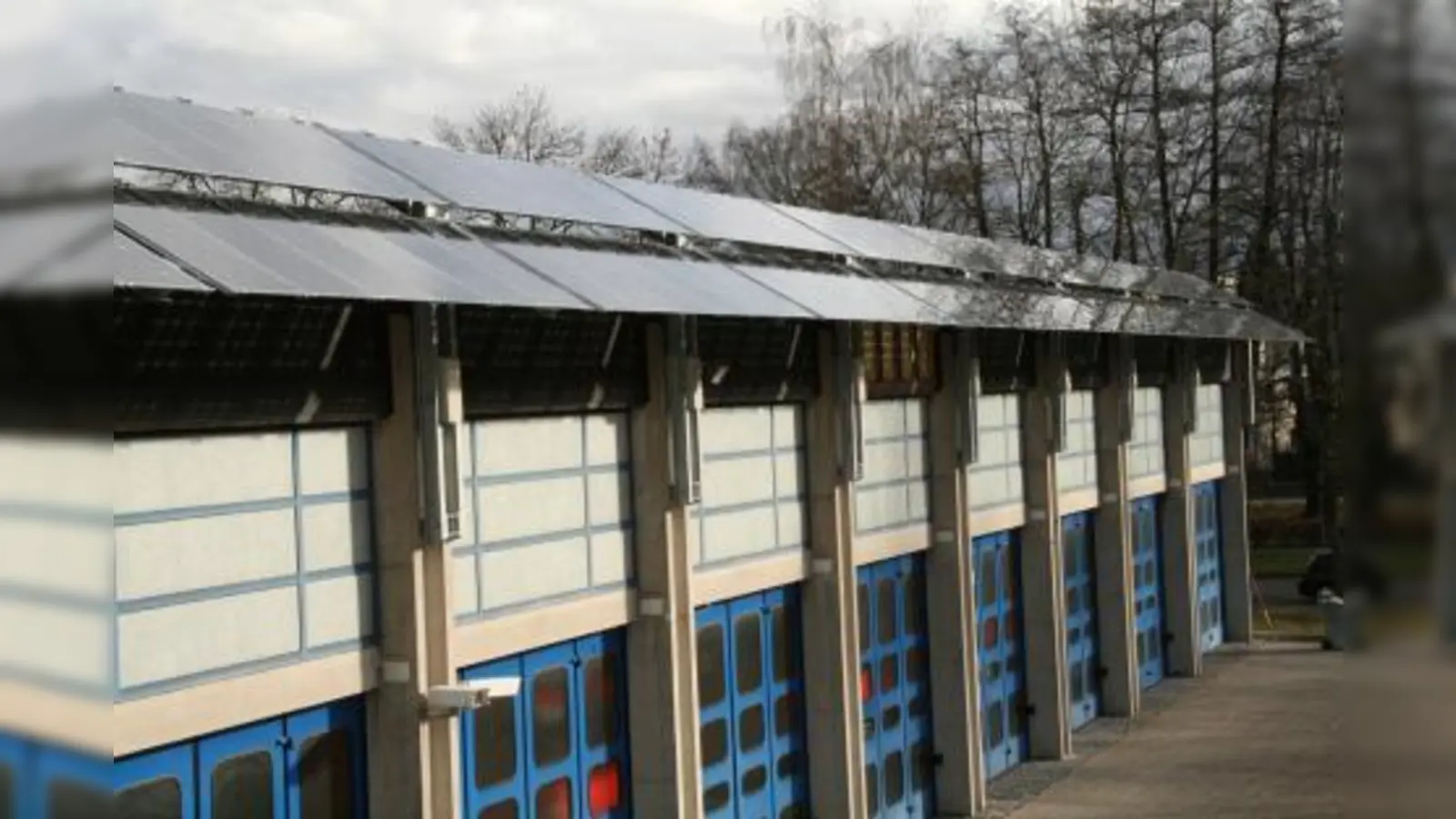Ein Viertel seines Strombedarfs kann die Freiwillige Feuerwehr Gräfelfing mit Sonnenenergie vom eigenen Dach decken. (Foto: US)