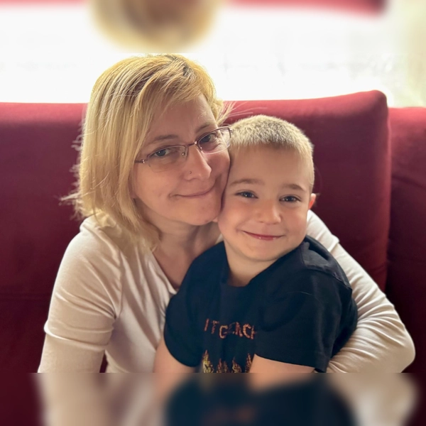 Deutsche-Lebensbrücke-Kind Damien mit Mama Elisabeth. (Foto: Deutsche Lebensbrücke)