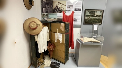 In der Gemeindegalerie sind Accessoires von Badefreuden Anno dazumal ausgestellt. (Foto: pst)