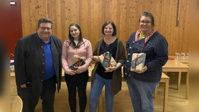 Von links nach rechts: Pfarrer Martin Cambensy sowie Selena Ruberto, Petra Weber und Susanne Ferrari von der Caritas München West/Moosach. (Foto: privat)