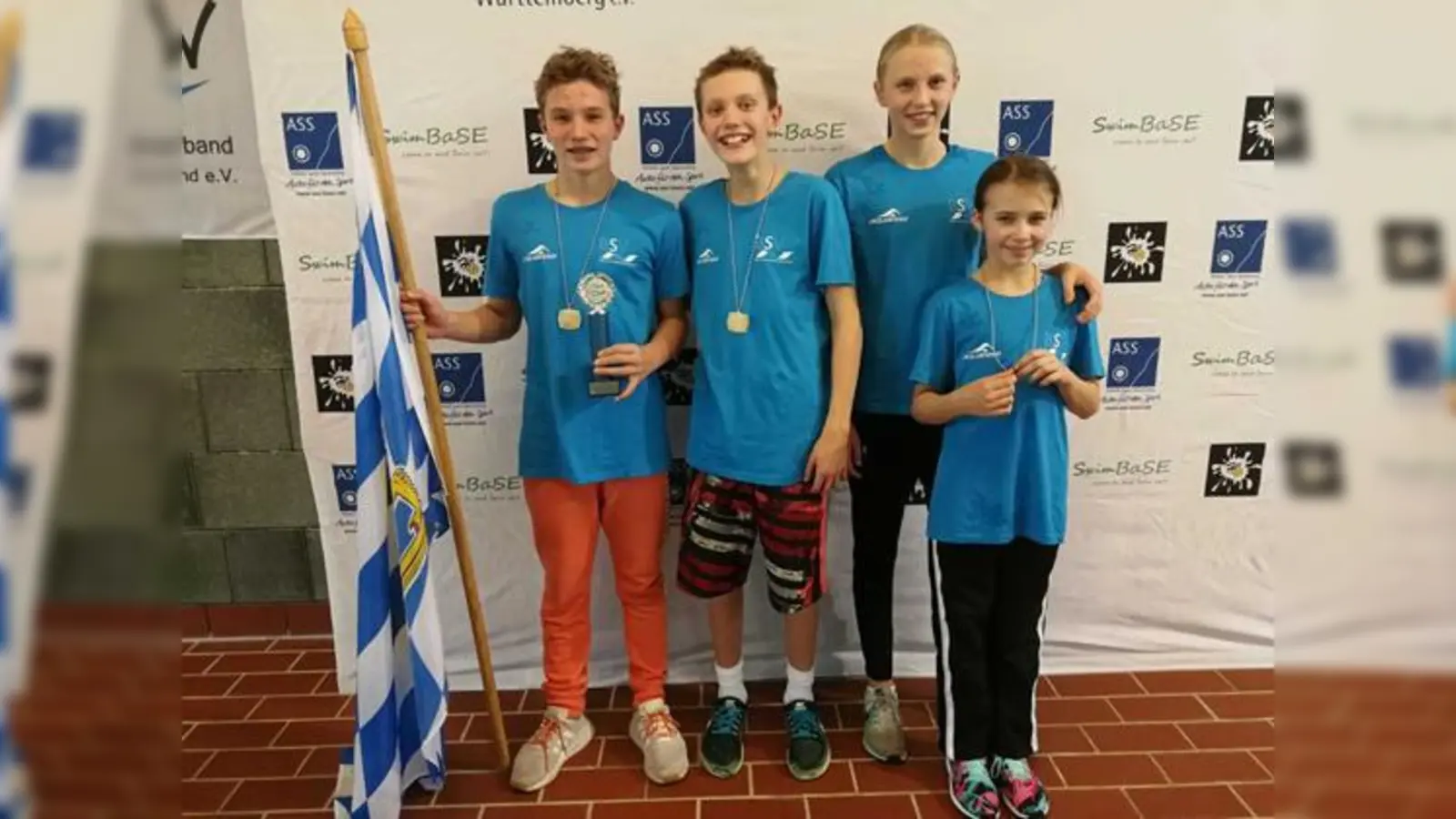 Die erfolgreichen Schwimmer: (v. l.) Gregor Bechold, Christoph Höllriegel, Jette Lenz und Charlotte Nilsson.  (Foto: VA)