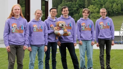 Johannes Jacob (Zweiter von links) ist Teil des deutschen Auswahlteams für die Internationale Mathematik-Olympiade 2026 in Shanghai. (Foto: Dr. Tatjana Ruf/MFO)