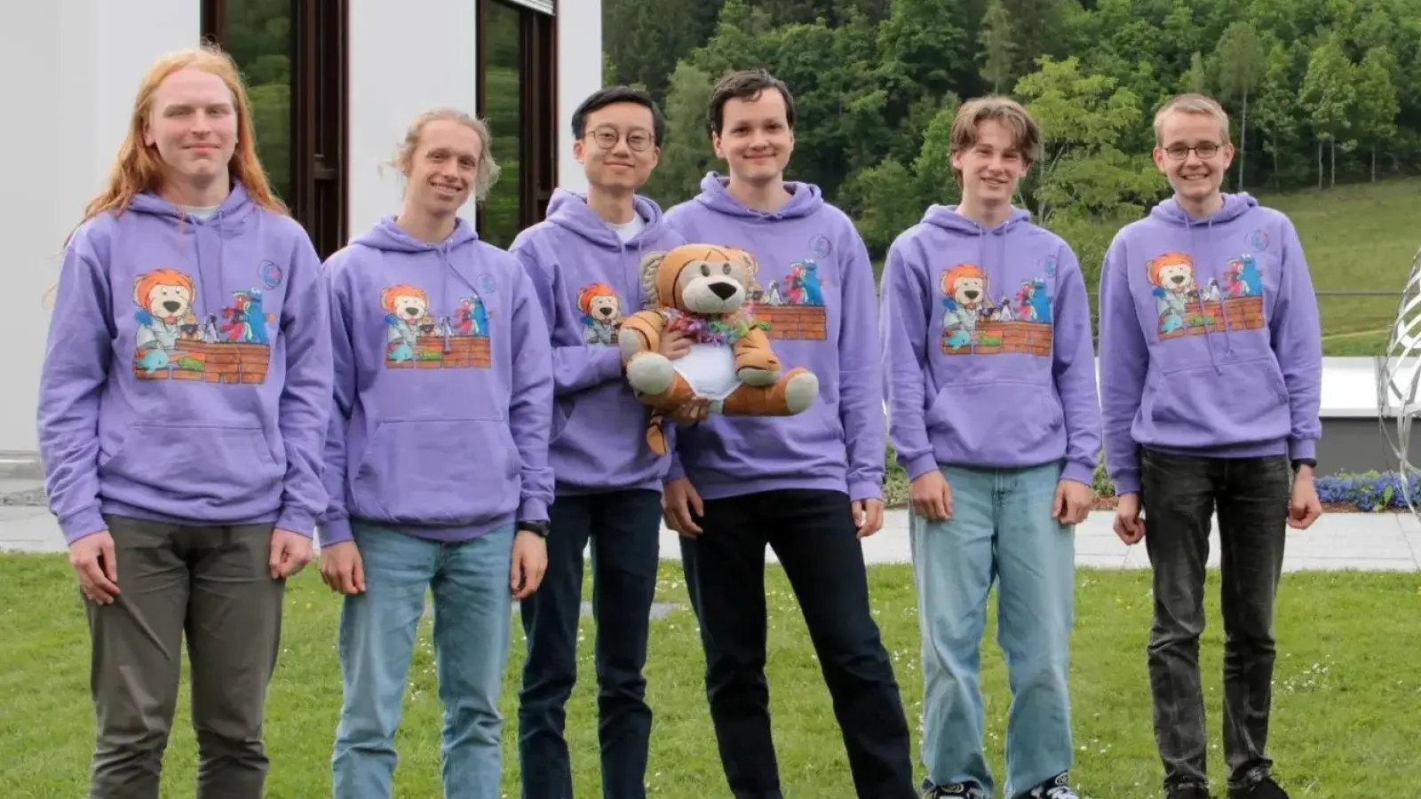 Johannes Jacob (Zweiter von links) ist Teil des deutschen Auswahlteams für die Internationale Mathematik-Olympiade 2026 in Shanghai. (Foto: Dr. Tatjana Ruf/MFO)