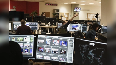 "Picture Desk" von Andreas Langfeld zeigt den Newsroom der Agence France-Presse im Mai 2017. (Foto: VA)