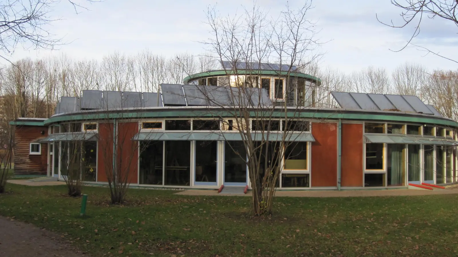 Rund um das Ökologische Bildungszentrum München in Englschalking gibt es viel zu entdecken. (Foto: X, CC BY-SA 3.0)