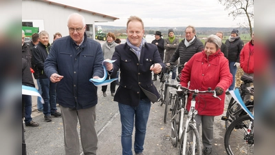 Auf dem 300 Meter langen Weg können die Radfahrer und Fußgänger jetzt sicherer zwischen Frauenneuharting und Lauterbach unterwegs sein.  (Foto: Landratsamt Ebersberg)
